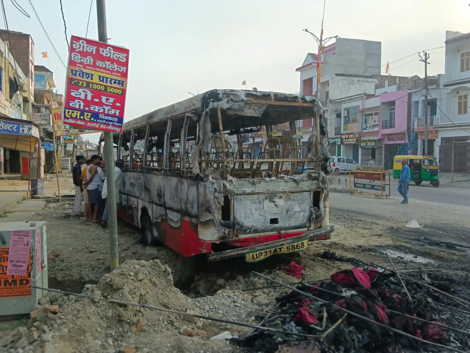 लखनऊ से लखीमपुर आ रही रोडवेज बस में लगी भीषण आग, बस में बैठे यात्रियों में मचा हड़कंप, कोई जनहानि नहीं | New India Times