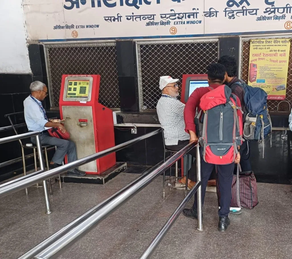 एटीवीएम अनारक्षित रेलवे टिकट का आसान माध्यम, 09 स्टेशनों पर 24 एटीवीएम कार्यरत | New India Times