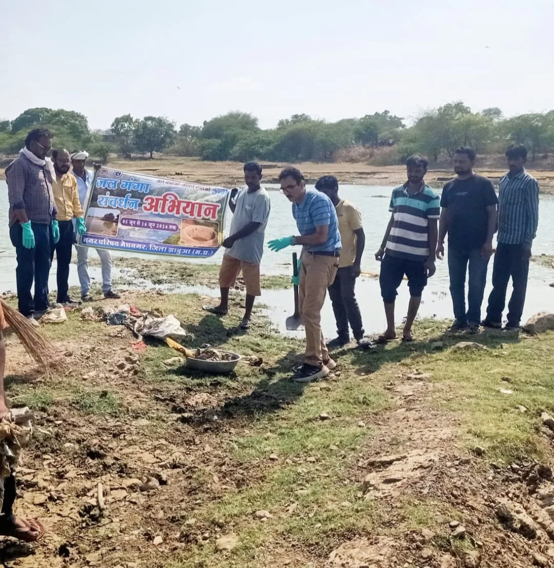 जल गंगा संवर्धन अभियान के अंतर्गत मेघनगर में तालाब के गहरीकरण एवं सफाई का किया गया कार्य | New India Times