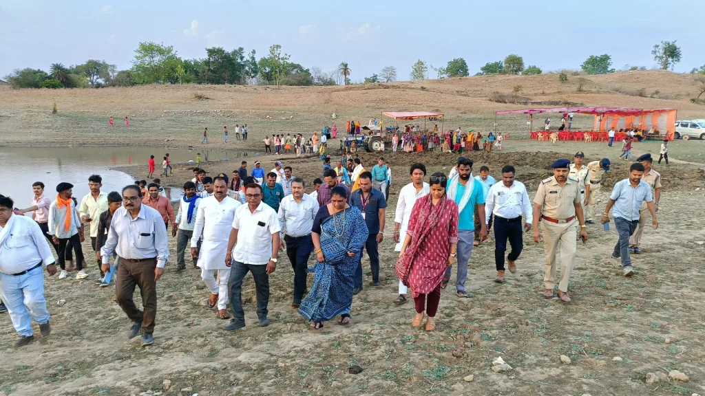 ग्राम पंचायत भोयरा में तालाब गहरीकरण के कार्य का हुआ शुभारंभ | New India Times