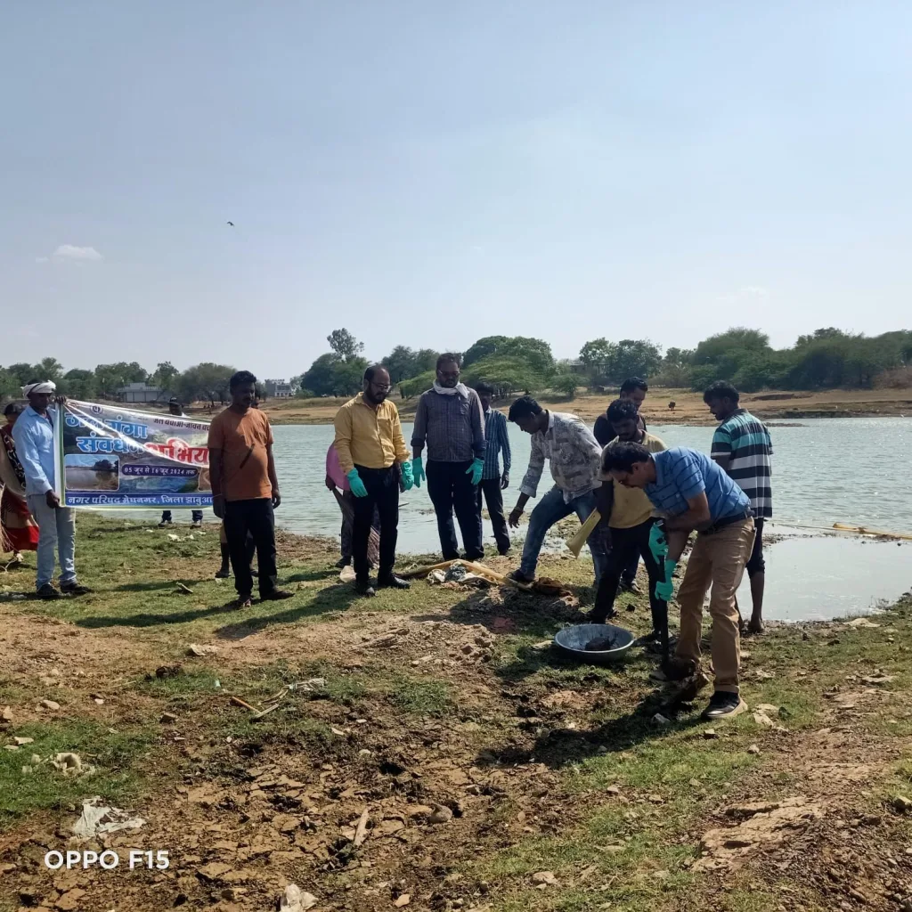 जल गंगा संवर्धन अभियान के अंतर्गत मेघनगर में तालाब के गहरीकरण एवं सफाई का किया गया कार्य | New India Times