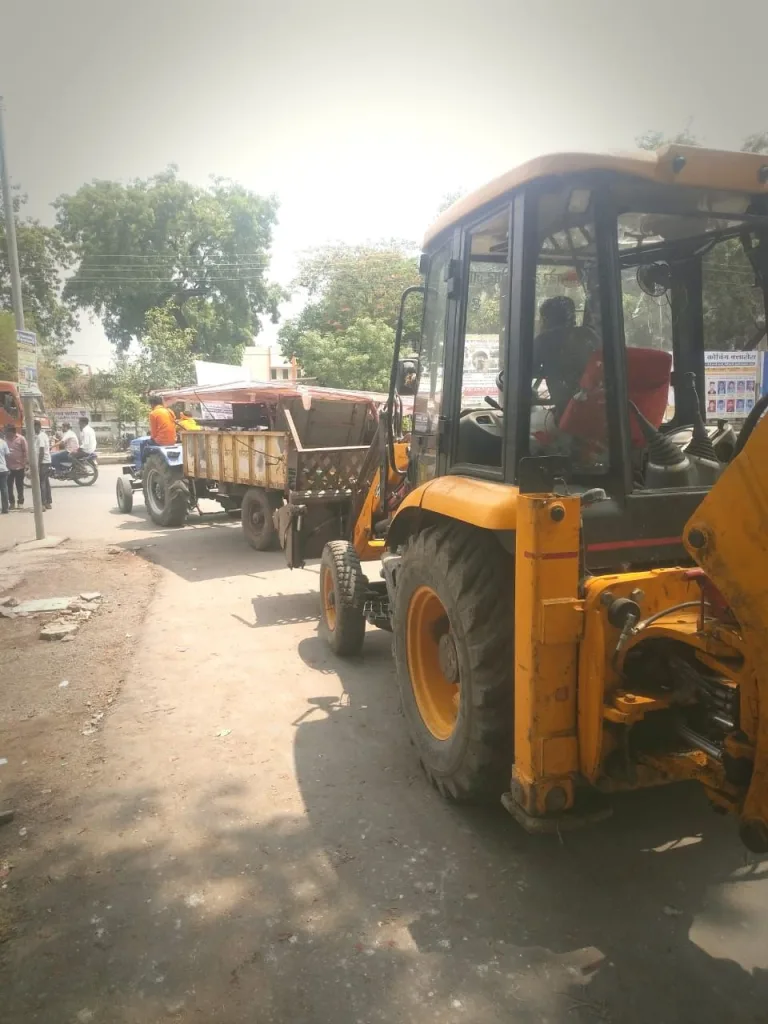 नेता जी की प्रतीक्षा में सात दिन से बंद है दुकानें, नगर परिषद प्रशासन बोलता है रेहड़ी पटरी हटाओ फिर कहा जाता है थोड़ा पीछे लगाओ | New India Times