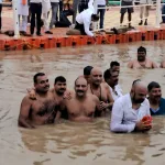 बिहार के डिप्टी सीएम सम्राट चौधरी ने अपनी क़सम तोड़ते हुए अयोध्या में उतारी अपनी पगड़ी साथ ही सरजू नदी में लगाई डुबकी