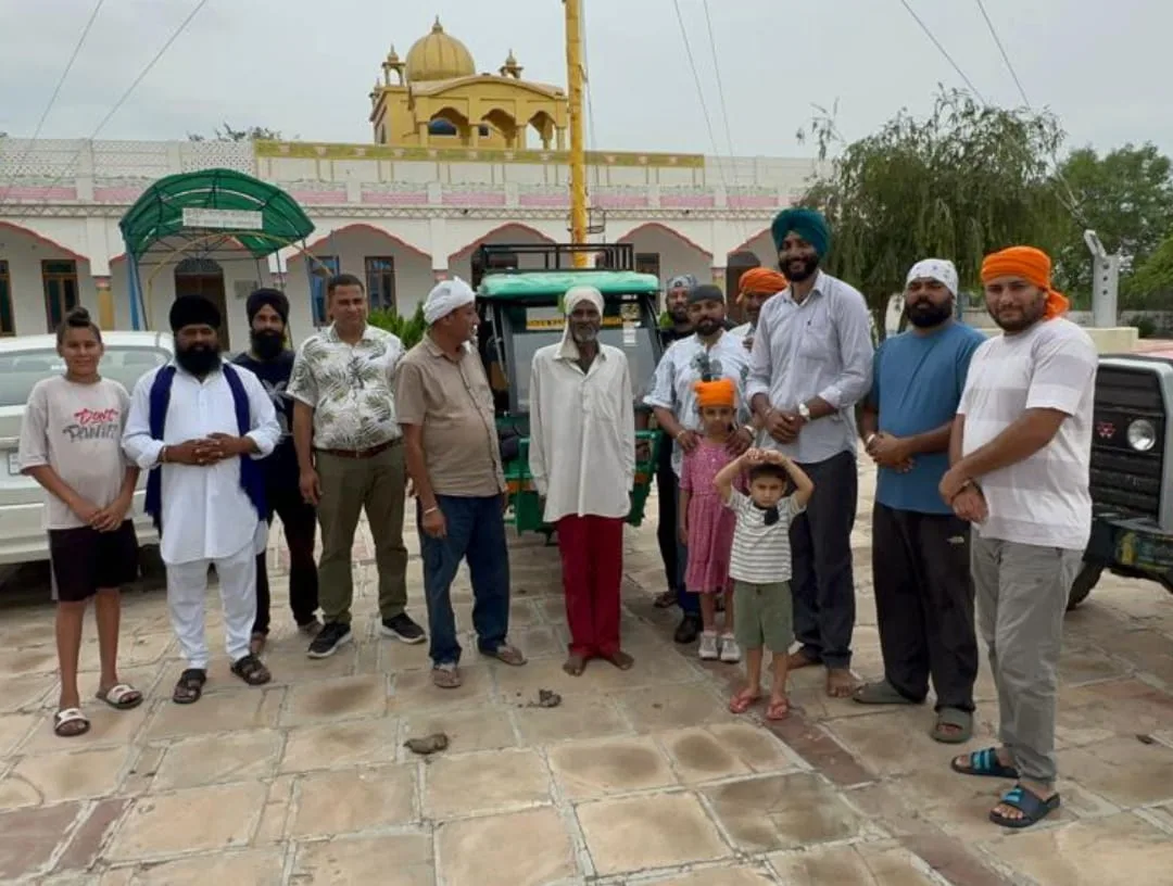 बुजुर्ग की आर्थिक सहायता कर सिख धर्म की सेवा समिति ने मानवता के प्रति निभाया अपना फर्ज | New India Times