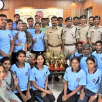 जिला स्तरीय पुलिस खेलकूद प्रतियोगिता में ऑल ओवर चैम्पियनशिप जीतने वाली भोपाल पुलिस की महिला टीम का पुलिस आयुक्त ने किया सम्मान
