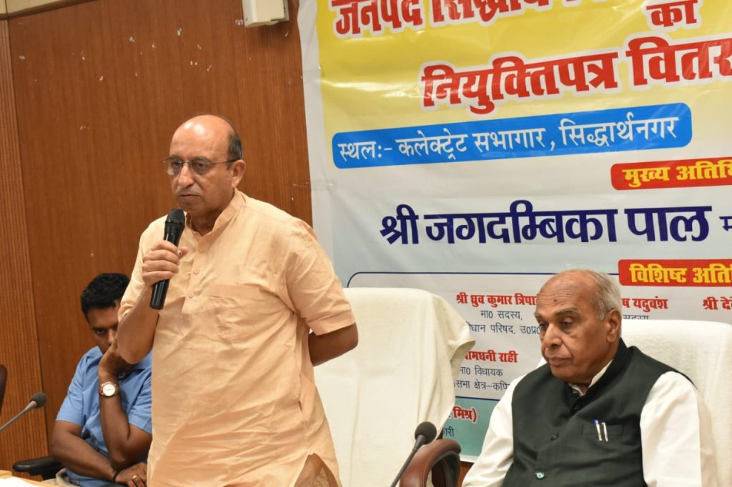 मुख्यमंत्री द्वारा किया गया नवनियुक्त 7720 लेखपालों का नियुक्ति पत्र वितरण, सिद्धार्थ नगर में भी देखा गया कार्यक्रम का लाइव प्रसारण | New India Times