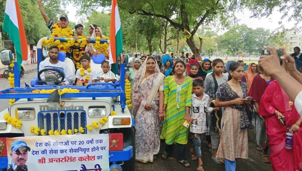 सेवानिवृत सीआरपीएफ जवान अंतरसिंह कलेश का अलीराजपुर नगर में आगमन होने पर निकली गई भव्य ऐतिहासिक स्वागत रैली | New India Times