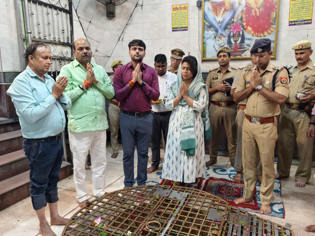 छोटी काशी गोला में डीएम-एसपी ने की बैठक, विधायक की उपस्थित में परखी तैयारियां | New India Times