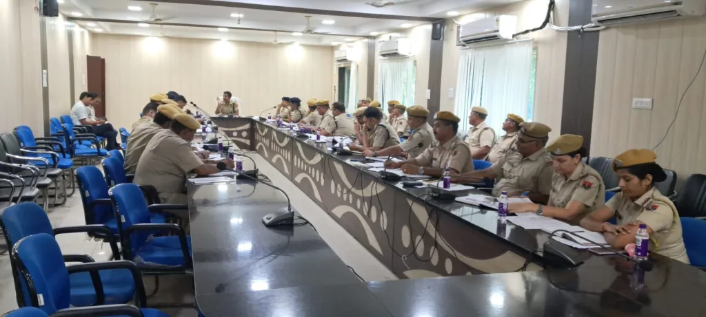 एक जुलाई से लागू हुए तीन नए आपराधिक कानून को लेकर जिला पुलिस अधीक्षक सुमित मेहरडा ने क्राइम मीटिंग लेकर दिए आवश्यक दिशा निर्देश | New India Times