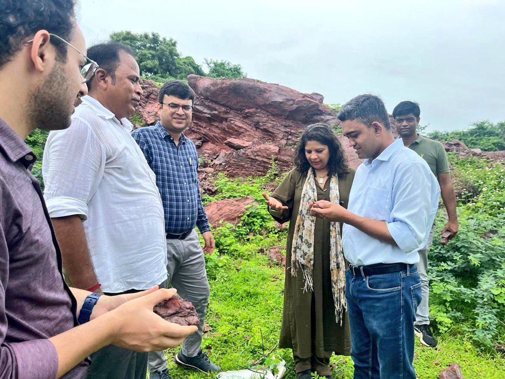 बाग में जीवाश्म उद्यान हेतु विकसित की जा रही है विभिन्न साइट्स का किया गया अवलोकन | New India Times