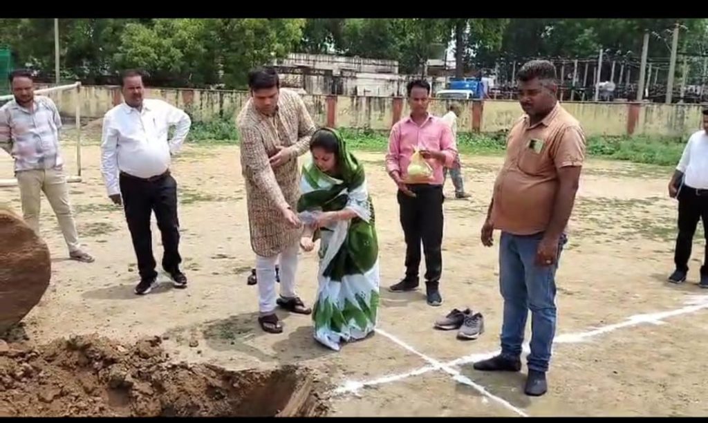 नगर परिषद सभापति खुशबू सिंह ने इंडोर स्टेडियम के कार्य का किया शिलान्यास | New India Times