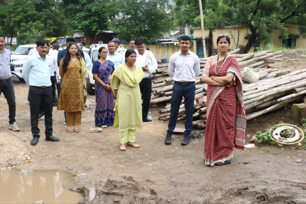 थांदला एसडीएम कोर्ट, शासकीय चिकित्सालय, कस्तुरबा बालिका छात्रावास का कलेक्टर द्वारा किया गया निरीक्षण | New India Times