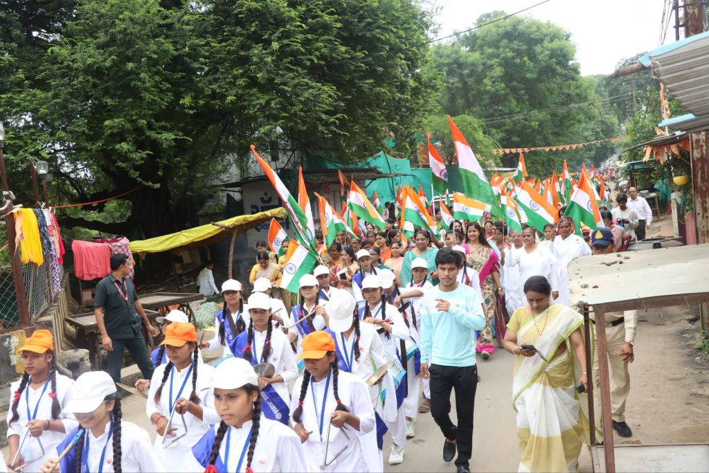 विशाल सखी तिरंगा रैली का किया गया आयोजन, कैबिनेट मंत्री और कलेक्टर ने लिया भाग | New India Times