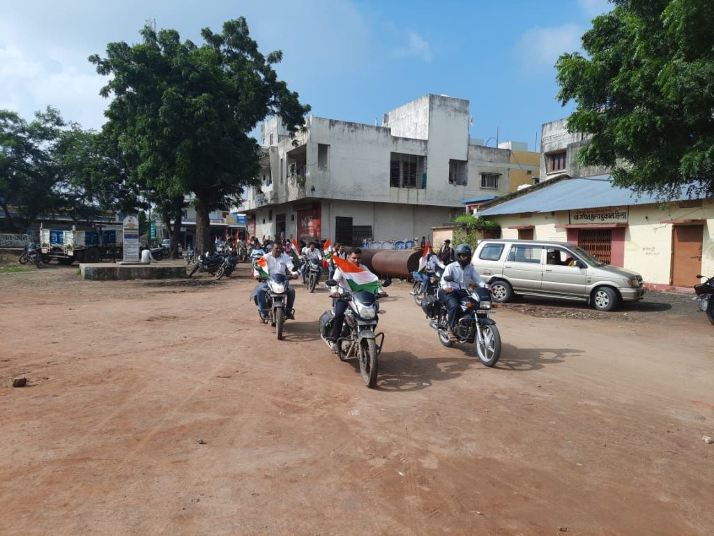 हर घर तिरंगा अभियान के तहत तिरला में सभी शासकीय अधिकारीयों व कर्मचारियों द्वारा निकाली गई तिरंगा वाहन रैली, पुलिस जवान भी तिंरगा यात्रा में हुए शामिल | New India Times