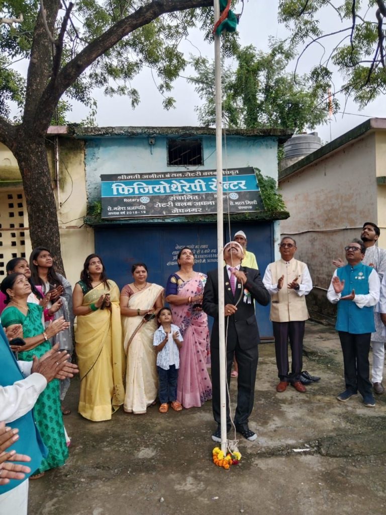 मेघनगर जनपद अध्यक्ष ललिता मुकेश मुणिया द्वारा दशहरा मैदान पर किया गया ध्वाजारोहण | New India Times