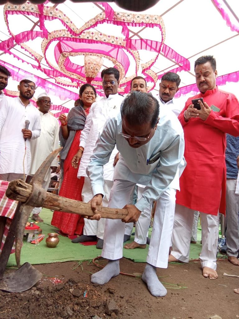 भाजपा जिलाध्यक्ष डा माने ने ग्राम बोदरली में सामुदायिक भवन निर्माण का किया भूमि पूजन | New India Times