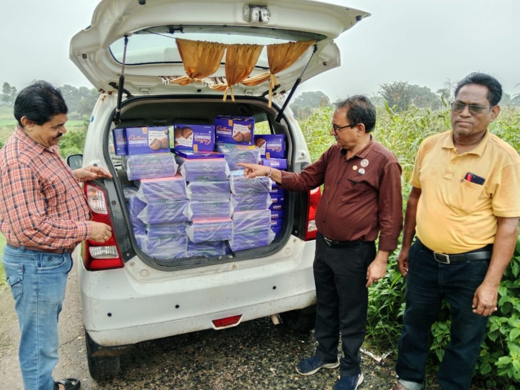 रोटरी क्लब अपना मेघनगर का एक और काबिले तारीफ कार्य, सरकारी स्कूल के हजारों बच्चों को वितरण की कैडबरी चॉकलेट, बिस्किट एवं अन्य खाद्य सामग्री | New India Times