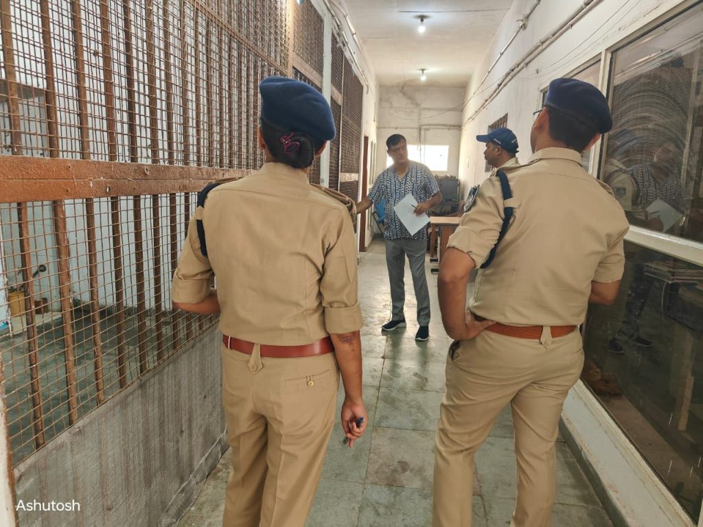 पुलिस अधीक्षक दतिया श्री वीरेंद्र कुमार मिश्रा द्वारा थाना चिरूला का किया गया औचक निरीक्षण | New India Times