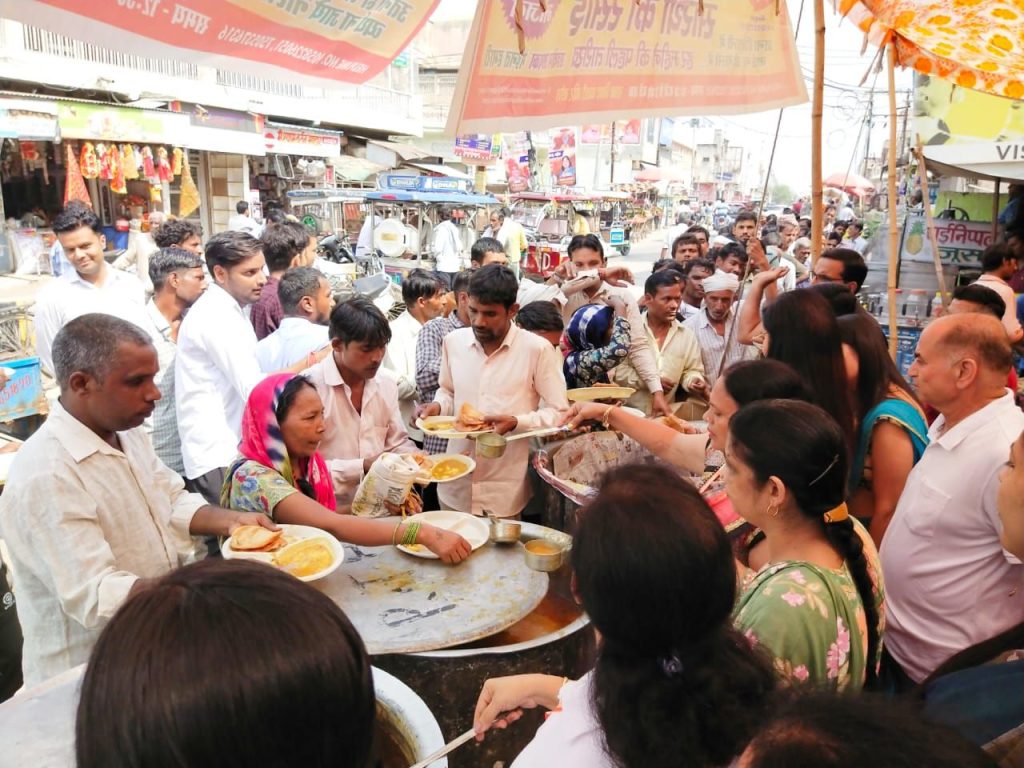 बागपत के जिलाधिकारी जितेन्द्र प्रताप सिंह ने किया सारथी की रसोई में श्रमदान | New India Times