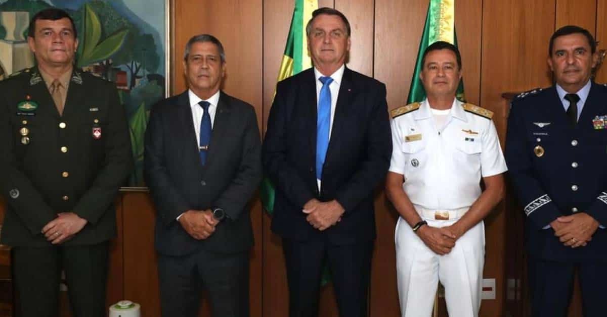 Bolsonaro e Comandantes das Forças Armadas - Foto Reprodução do Twitter