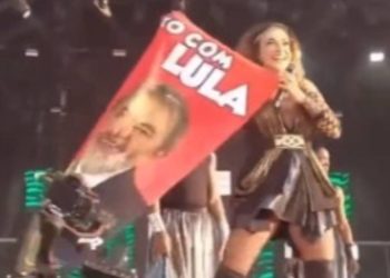Daniela Mercury Bandeira Lula - Foto Reprodução do Twiter