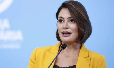 Michelle Bolsonaro DETONA imprensa por divulgar notícia falsa sobre presentes de luxo