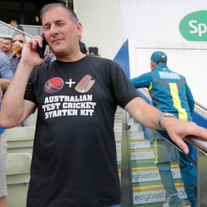 An England fan with a t-shirt taunting Australia.