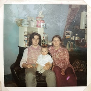 Kirsty Mackay pictured with her parents in Maryhill, 1971