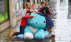 Children get to grips with an oversized Scruff-a-Luv