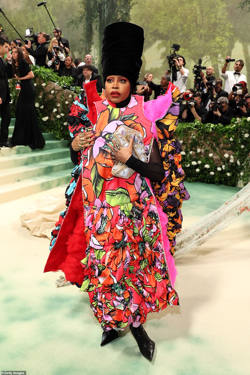 Erykah Badu wore a striking patterned frock with a red and pink accents
