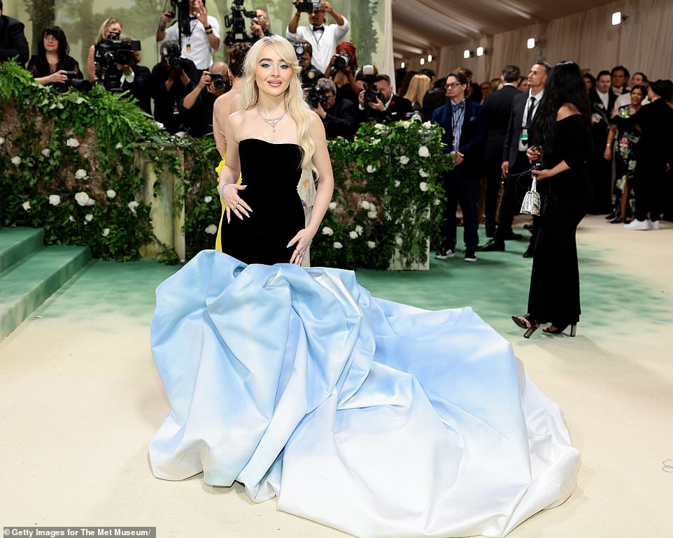 Sabrina Carpenter wore an Oscar de la Renta black, blue and white number - with her long blonde locks in angelic waves