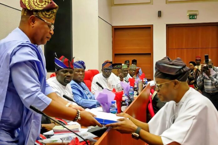 The Honourable Minister of Marine and Blue Economy, Adegboyega Oyetola CON, (r) presents the budget of the Ministry and its Agencies to the Chairman, Senate Committee on Marine Transport, Senator Wasiu Eshinlokun (l).