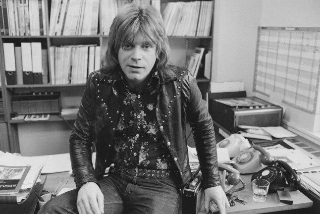 Welsh singer, guitarist and record producer Dave Edmunds, 28th February 1975. (Photo by Michael Putland/Getty Images)