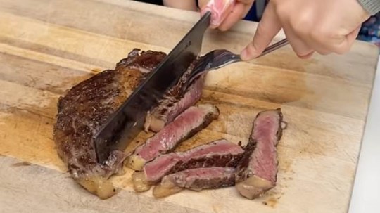Indigo slicing steak