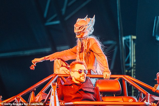 Things appeared to get off to a great and dramatic start when she made her grand entrance to the Sahara Stage on a futuristic walking vehicle that crawled like a spider as she sat in the backseat, according to Variety