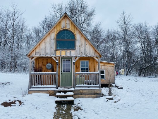 Story from Jam Press (Off The Grid) Pictured: Ashley's cabin during winter. Mum tired of 'soul-sucking' grind quits job, sells her house and becomes homesteader ??? moving into 'Amish-built shed' A mum-of-four has shared why she took her children out of school and ditched the 9-to-5 lifestyle to take her family off-grid. Former teacher and single mum, Ashley, 32, has always had a deep love for ???Mother Earth??? ??? finding herself longing to live at one with nature from a young age. After divorcing her children???s father and feeling stressed of daily life ??? including managing mortgage payments, chores, school activities and making healthy meals ??? she finally realised she???d had enough. So Ashley put her house on the market and moved into a tent for the summer with her children Helen, 17, Olivia, 15, Adelaide, 14, and Arabella, 12. Soon after, they found the perfect piece of land to build a home in upstate rural New York, US ?????which the mum refers to as their ???witches lair???. From carrying water from a creek to using a composting toilet, Ashley and her children???s lives are far from the norm. But the mum wholeheartedly believes in the alternative approach. ???Since childhood, I have always wanted to live close to the land,??? Ashley told What's The Jam. ???I have a passion for living in a way that is sustainable, environmentally conscious and in alignment and balance with nature. ???I would like to live a life that does no harm to the earth and instead nurtures her back for the gifts she so freely gives us.??? Where the family get their food from was another motivation for Ashley when they upped sticks in 2022. ???With commercial food-growing practices so wildly out of balance with nature, destroying our soil health and ecosystems, and crops so heavily laden with toxins, I feel the only way to ensure my food is safe and being grown sustainably is to grow it myself! ???Prior to my homesteading venture, I had the average life of rushed morn