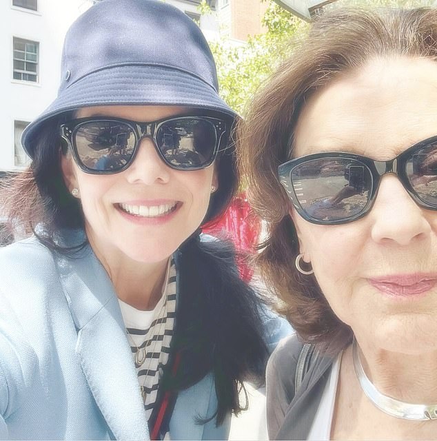 On Friday, Gilmore Girls star Lauren Graham shared a photo to her Instagram - with her former co-star Kelly Bishop