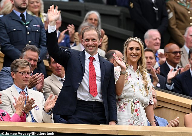 Jason and Laura beamed as they waved to fans while seated on centre court