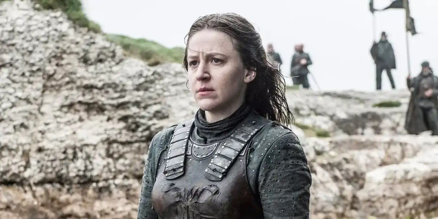 Yara Greyjoy looking to the distance in Game of Thrones