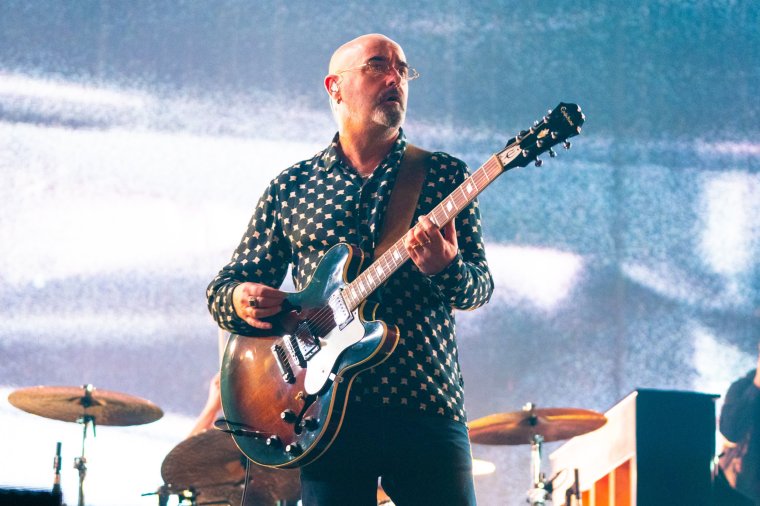 LONDON, ENGLAND - NOVEMBER 28: Paul Arthurs AKA Bonehead performs with Liam Gallagher at The O2 Arena on November 28, 2019 in London, England. (Photo by Lorne Thomson/Redferns)