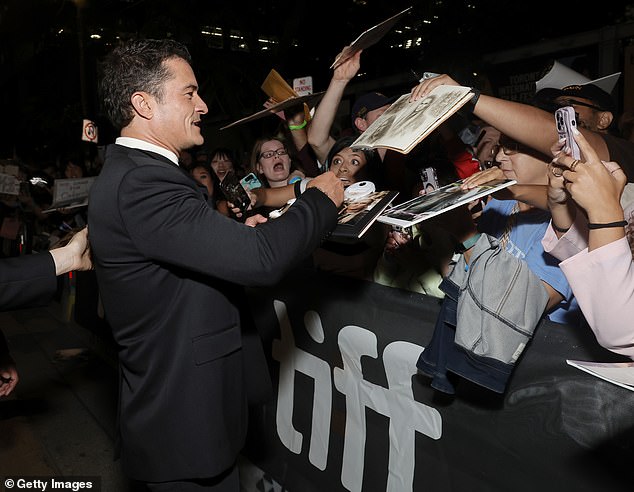 Orlando was mobbed by excited fans as he signed autographs on the red carpet