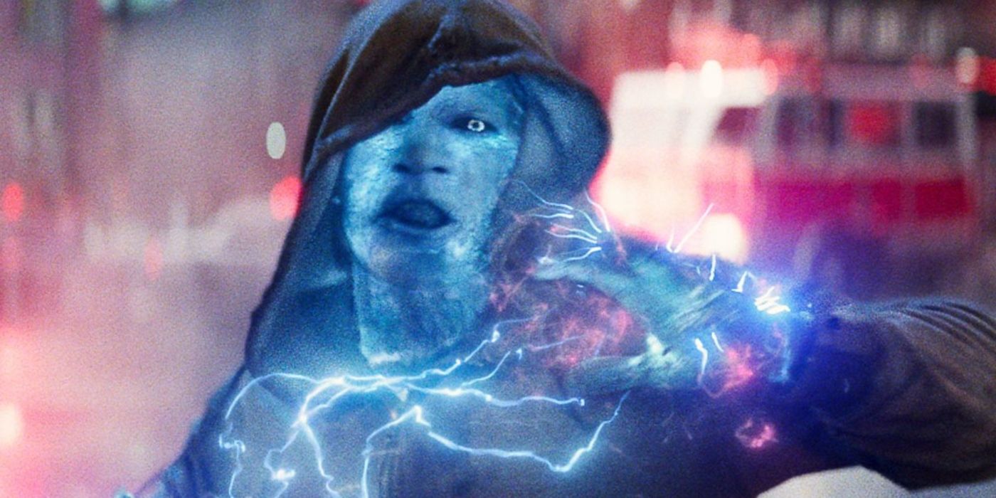 Electro using his powers in The Amazing Spider-Man 2