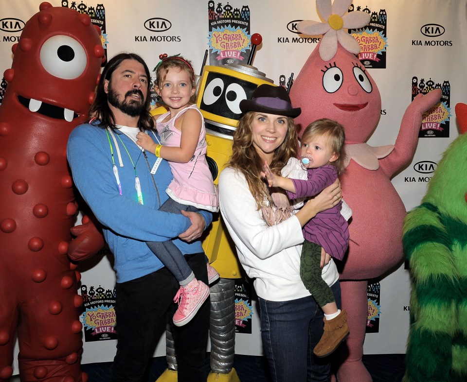 The rocker with his two eldest daughters and wife Jordyn