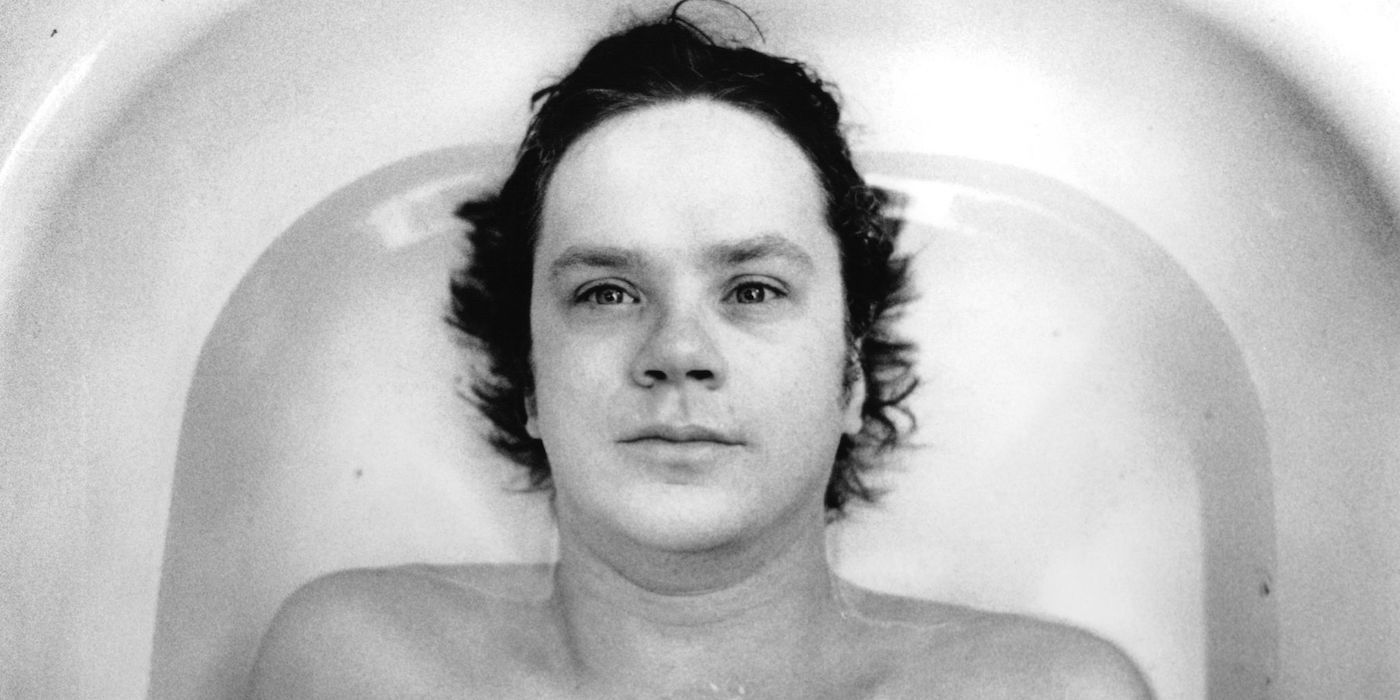 Tim Robbins submerged in a bath in Jacob's Ladder