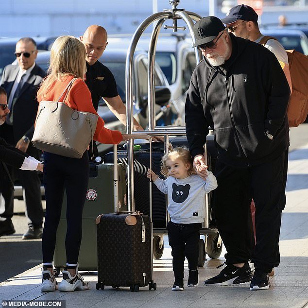 The KIIS FM radio star was joined by co-host Kyle and his family as they jetted off to New York ahead of their visit to the iHeartRadio music festival