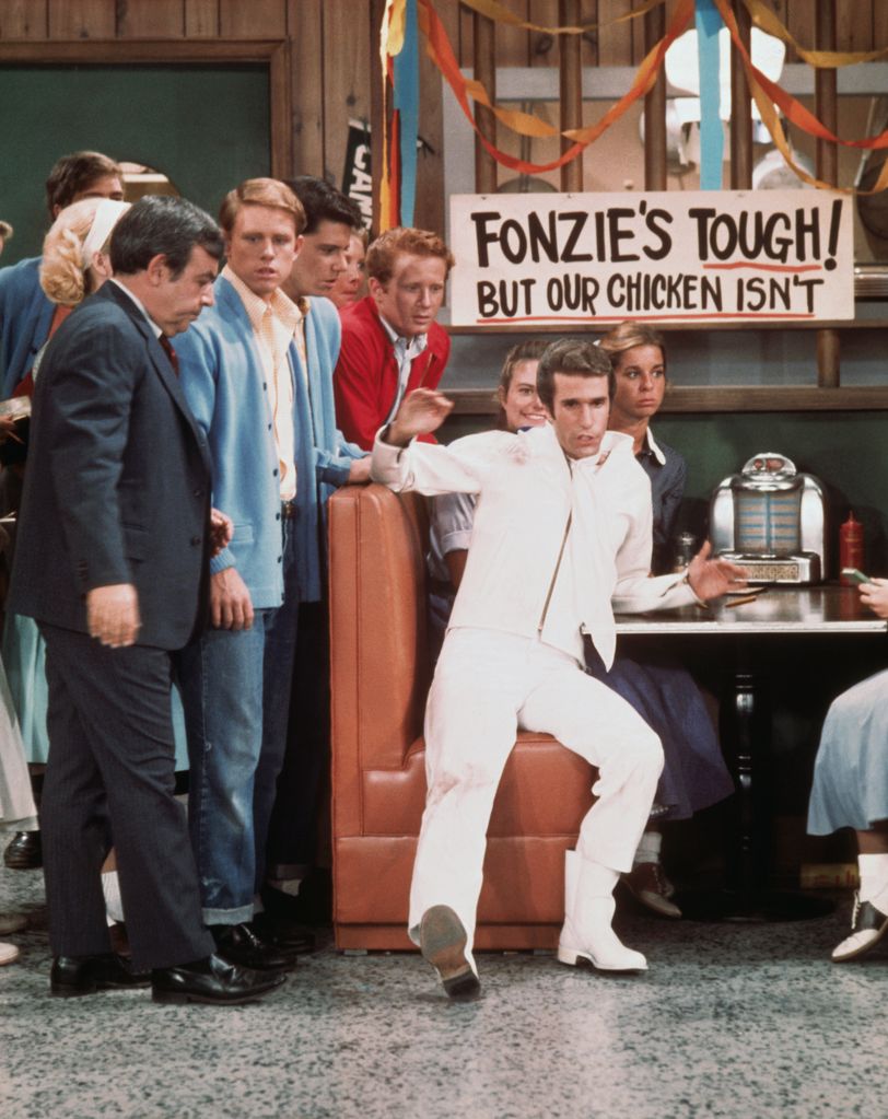 Actors (left to right) Tom Bosley (Howard), Ron Howard (Ritchie), Anson Williams (Warren, "Potsie"), Donny Most (Ralph Malph), and Henry Winkler (Arthur "Fonzie" Fonzarelli) at Arnold's Diner in a scene from the TV series Happy Days