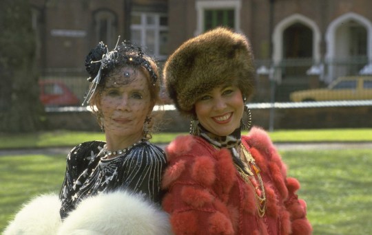 Katherine Helmond (L) and Ruby Wax in character as Goldie and Shelley on the set of sitcom Girls On Top, circa 1986