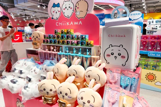 Chiikawa teddies in a Minso shop