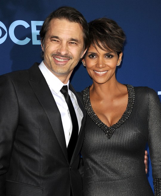 Olivier Martinez and Halle Berry hugging