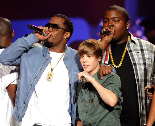 Sean 'Diddy' Combs with his arm around Justin Bieber, next to Sean Kingston